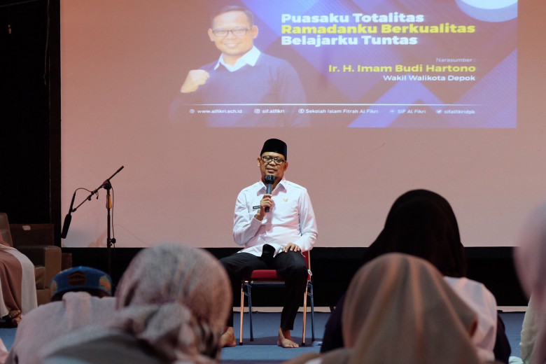 Wakil Wali Kota Depok, Imam Budi Hartono saat menghadiri kegiatan Pesantren Ramadhan Sekolah Al-Fikri, Sukmajaya, Rabu (20/04/22). (Foto: Diskominfo).